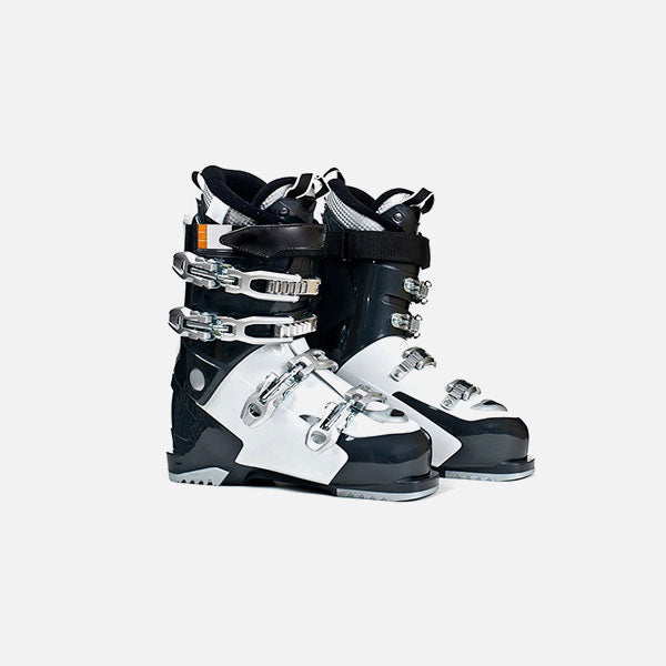 Snowboard boots