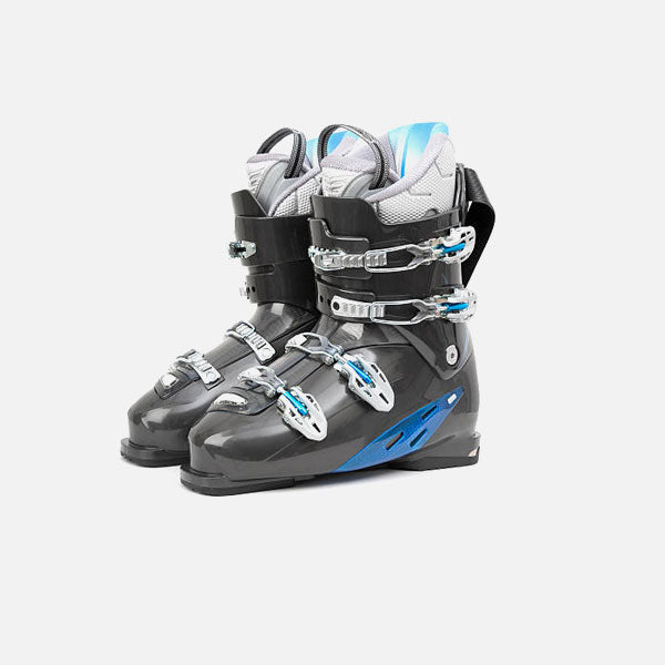 Snowboard boots