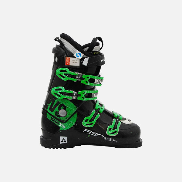 Snowboard boots