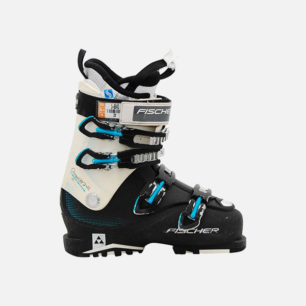 Snowboard boots